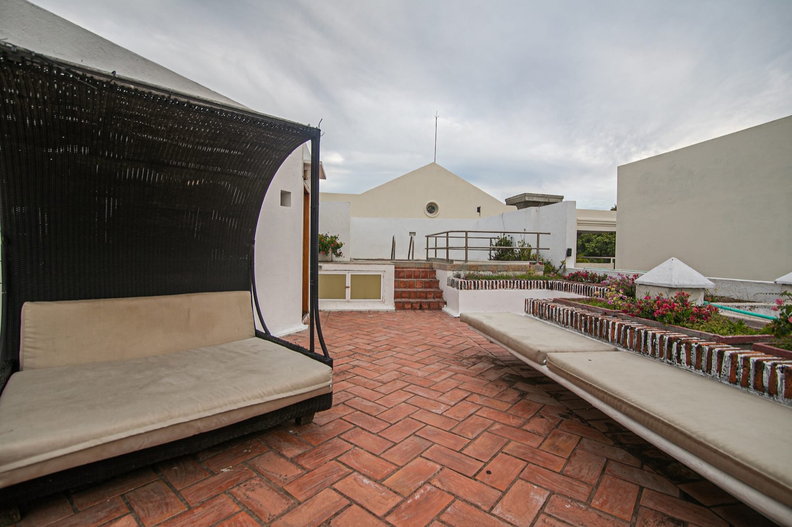 Colonial Mansion with Rooftop Jacuzzi Full Photo 24