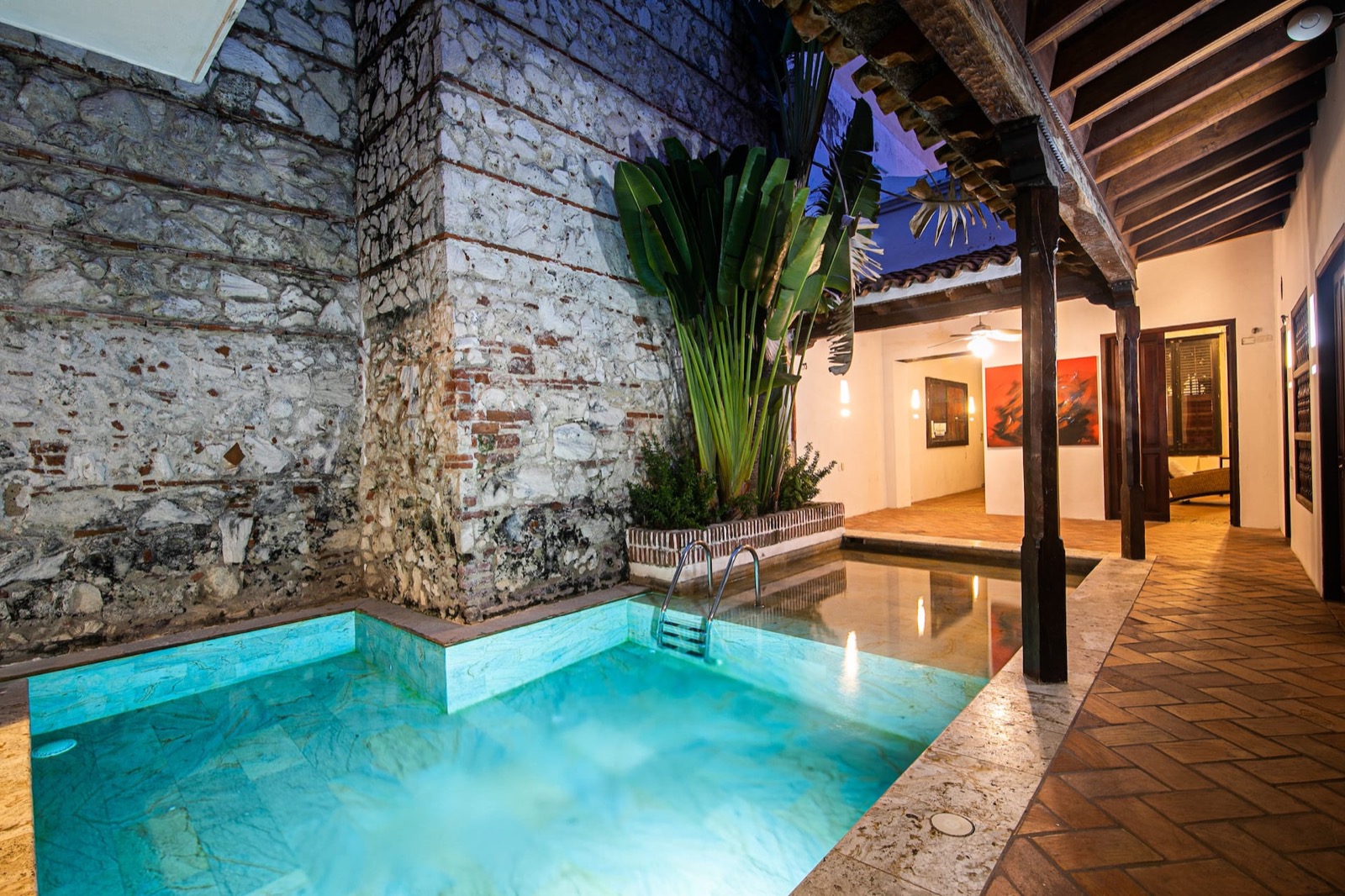 Colonial Mansion with Rooftop Jacuzzi Full Photo 25