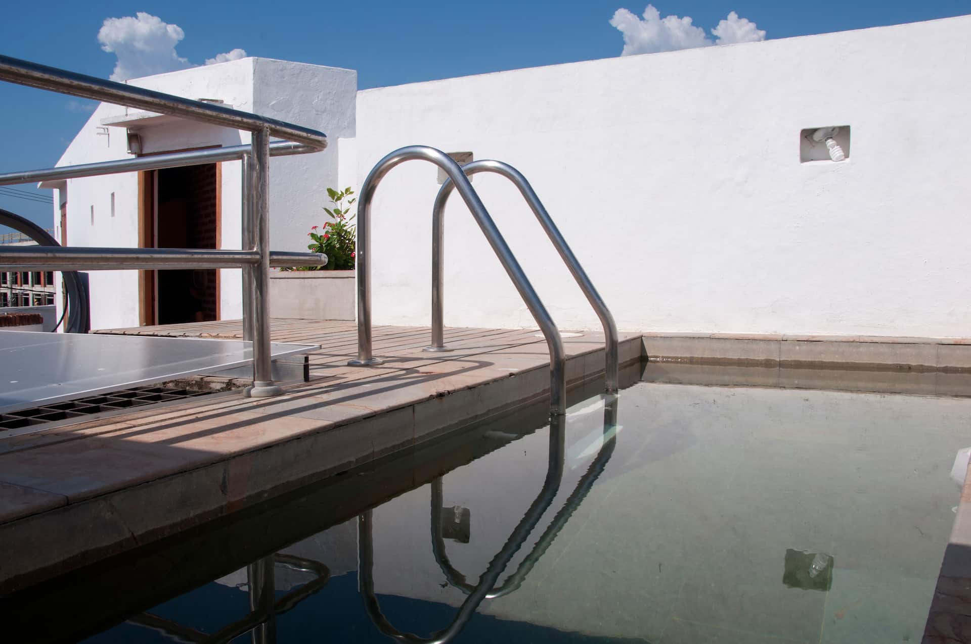 Colonial Mansion with Rooftop Jacuzzi Full Photo 27