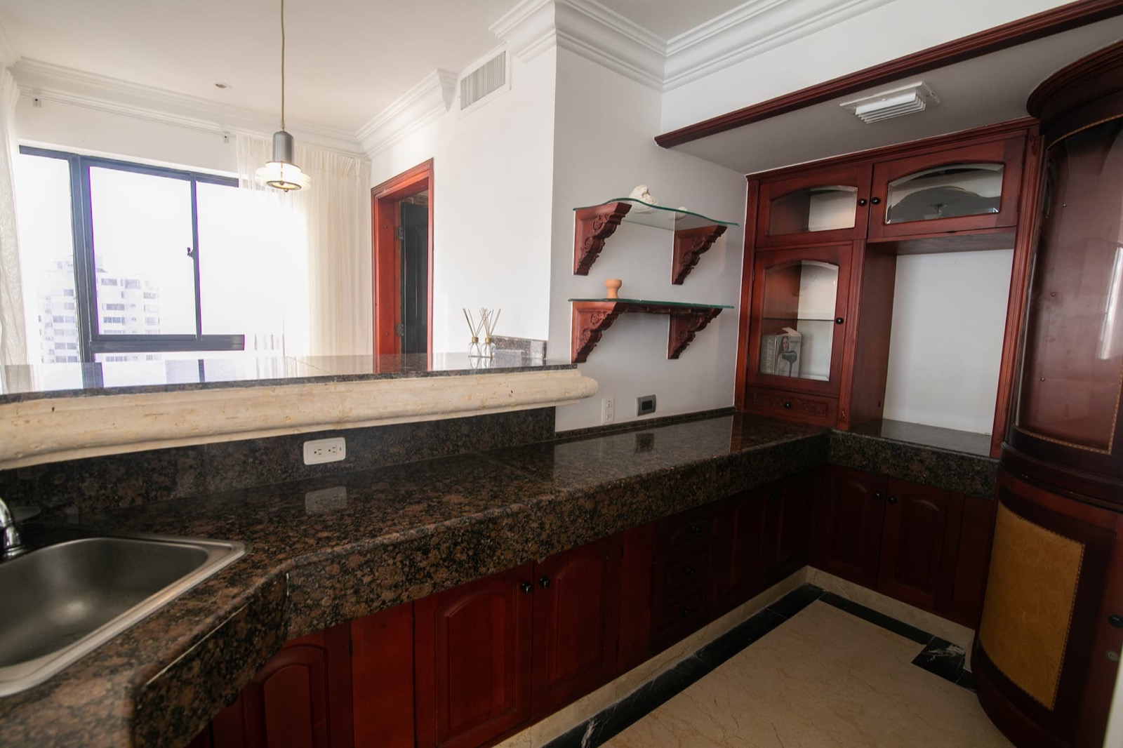 Luxury 4 Bedroom Penthouse with Private Jacuzzi Photo 5