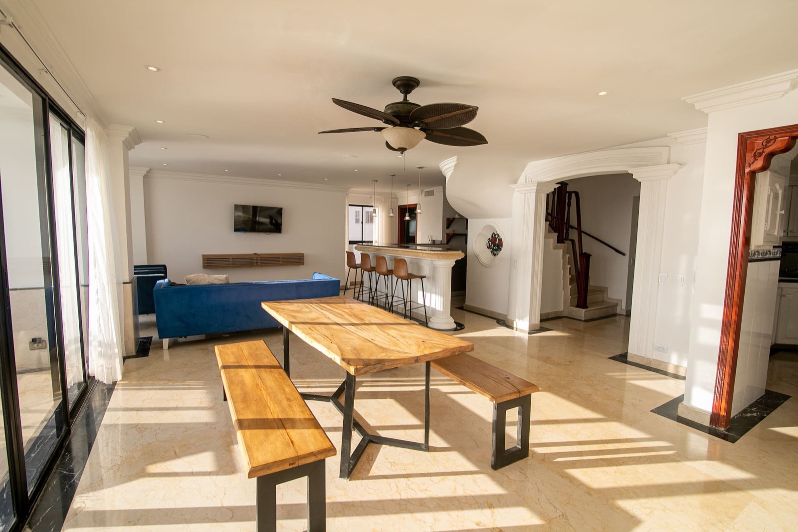 Luxury 4 Bedroom Penthouse with Private Jacuzzi Full Photo 7