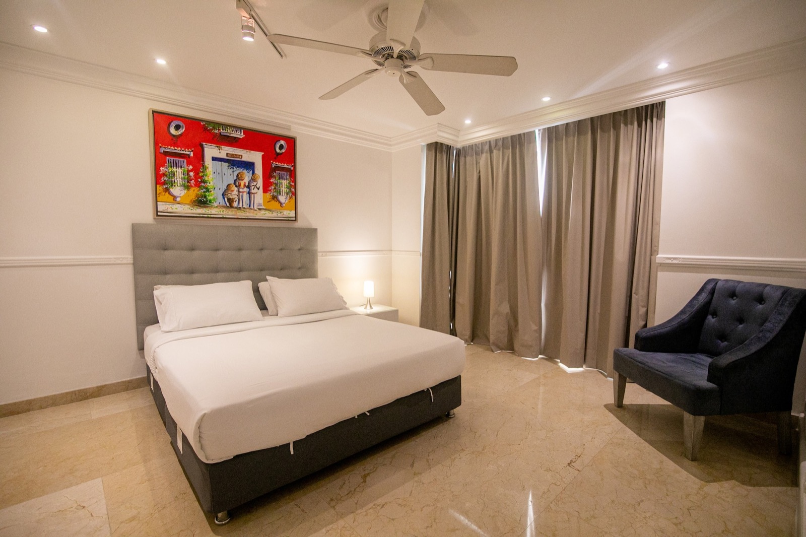 Luxury 4 Bedroom Penthouse with Private Jacuzzi Full Photo 9