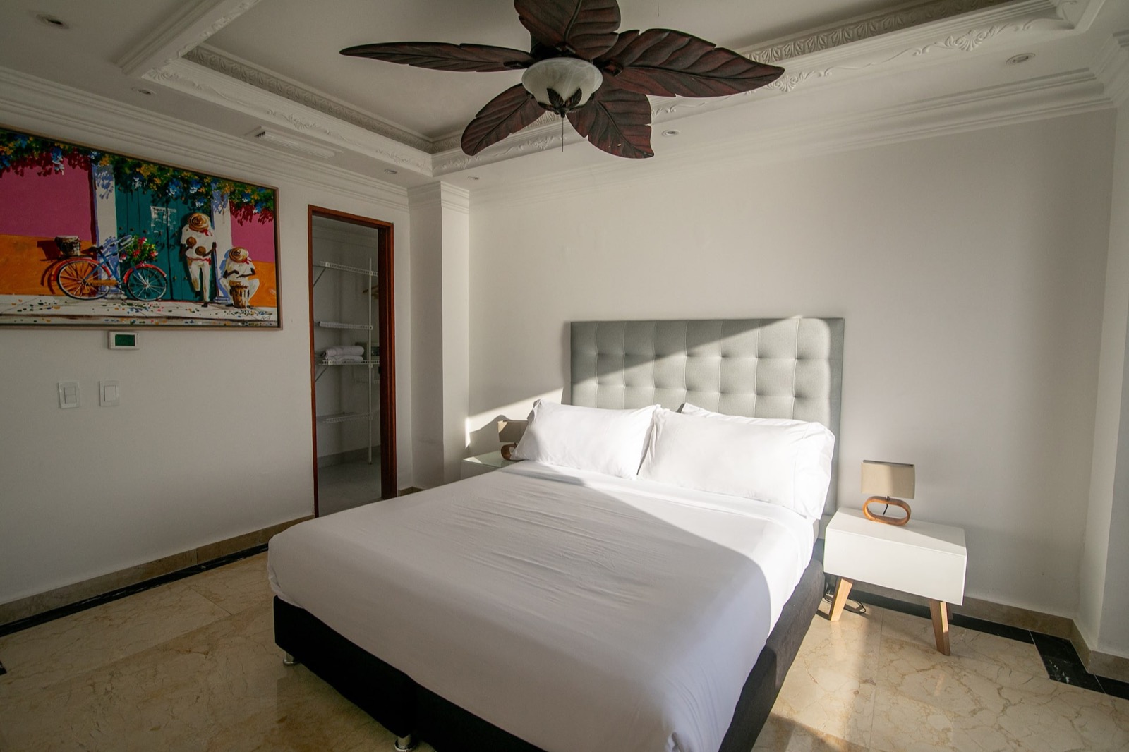 Luxury 4 Bedroom Penthouse with Private Jacuzzi Full Photo 10