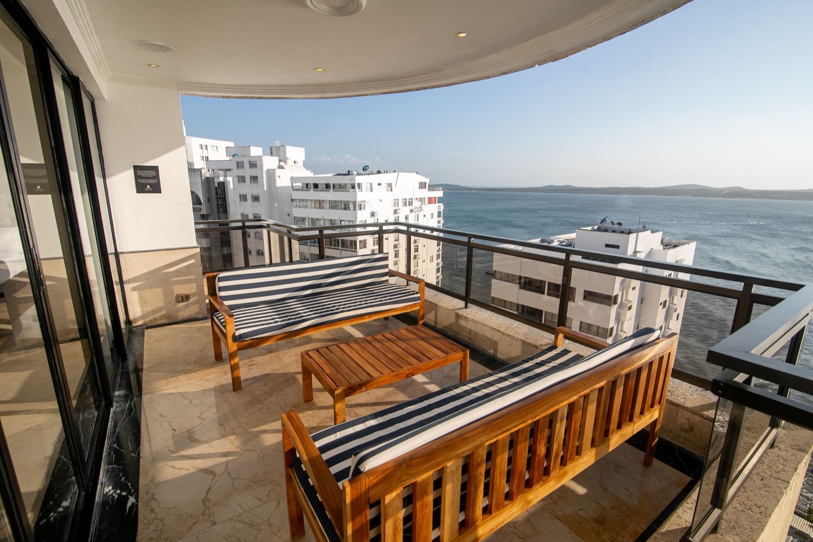Luxury 4 Bedroom Penthouse with Private Jacuzzi Full Photo 19