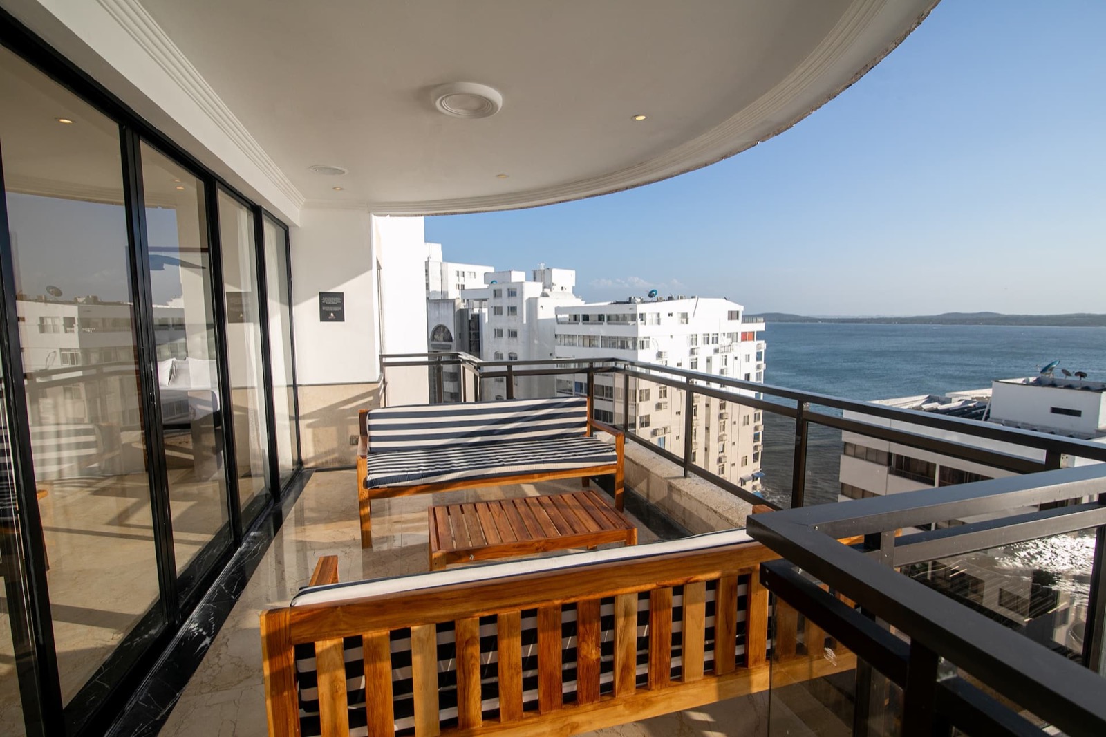 Luxury 4 Bedroom Penthouse with Private Jacuzzi Full Photo 20