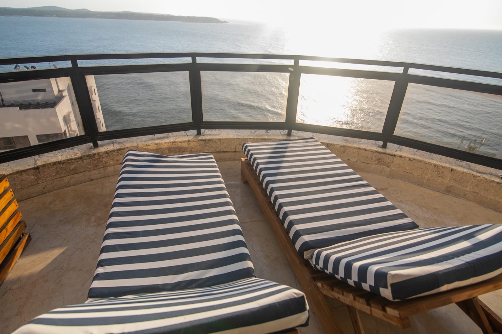 Luxury 4 Bedroom Penthouse with Private Jacuzzi Full Photo 22