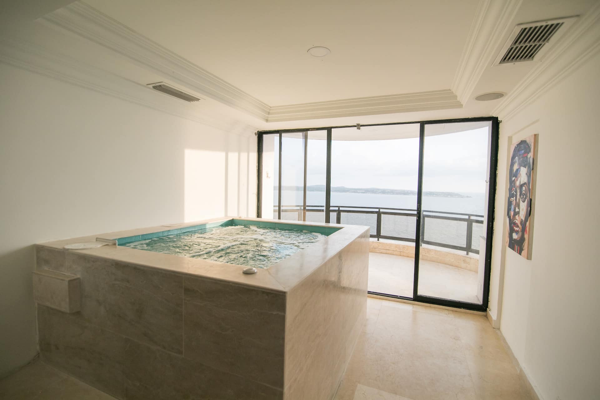 Luxury 4 Bedroom Penthouse with Private Jacuzzi Full Photo 23