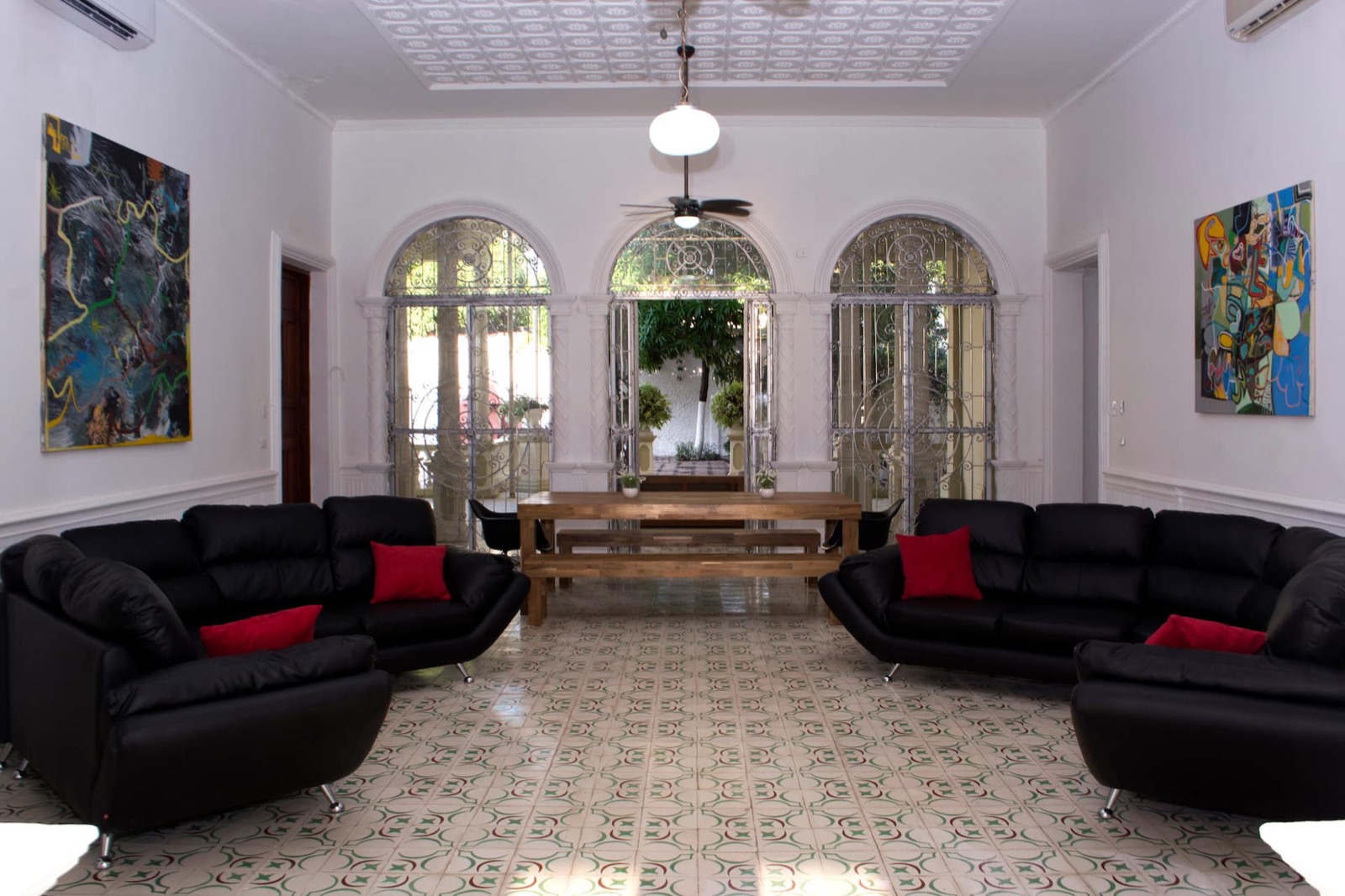 Beautiful 11 Bedroom Mansion near the Old City