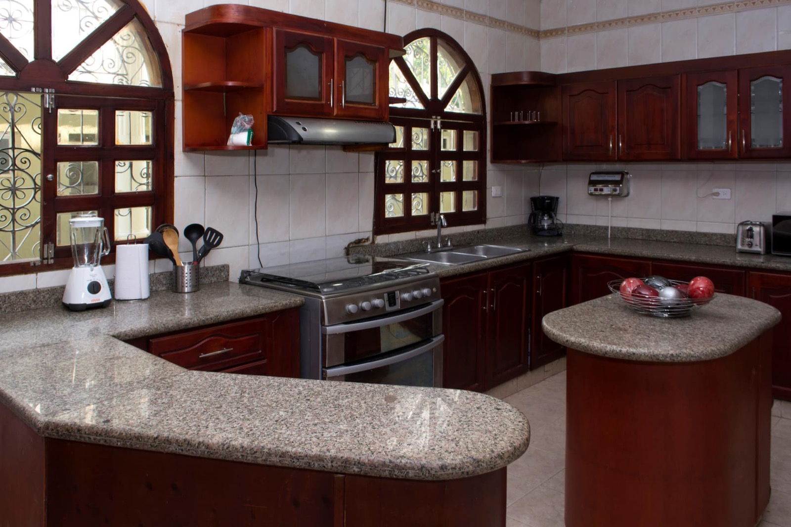 Beautiful 11 Bedroom Mansion near the Old City Full Photo 6