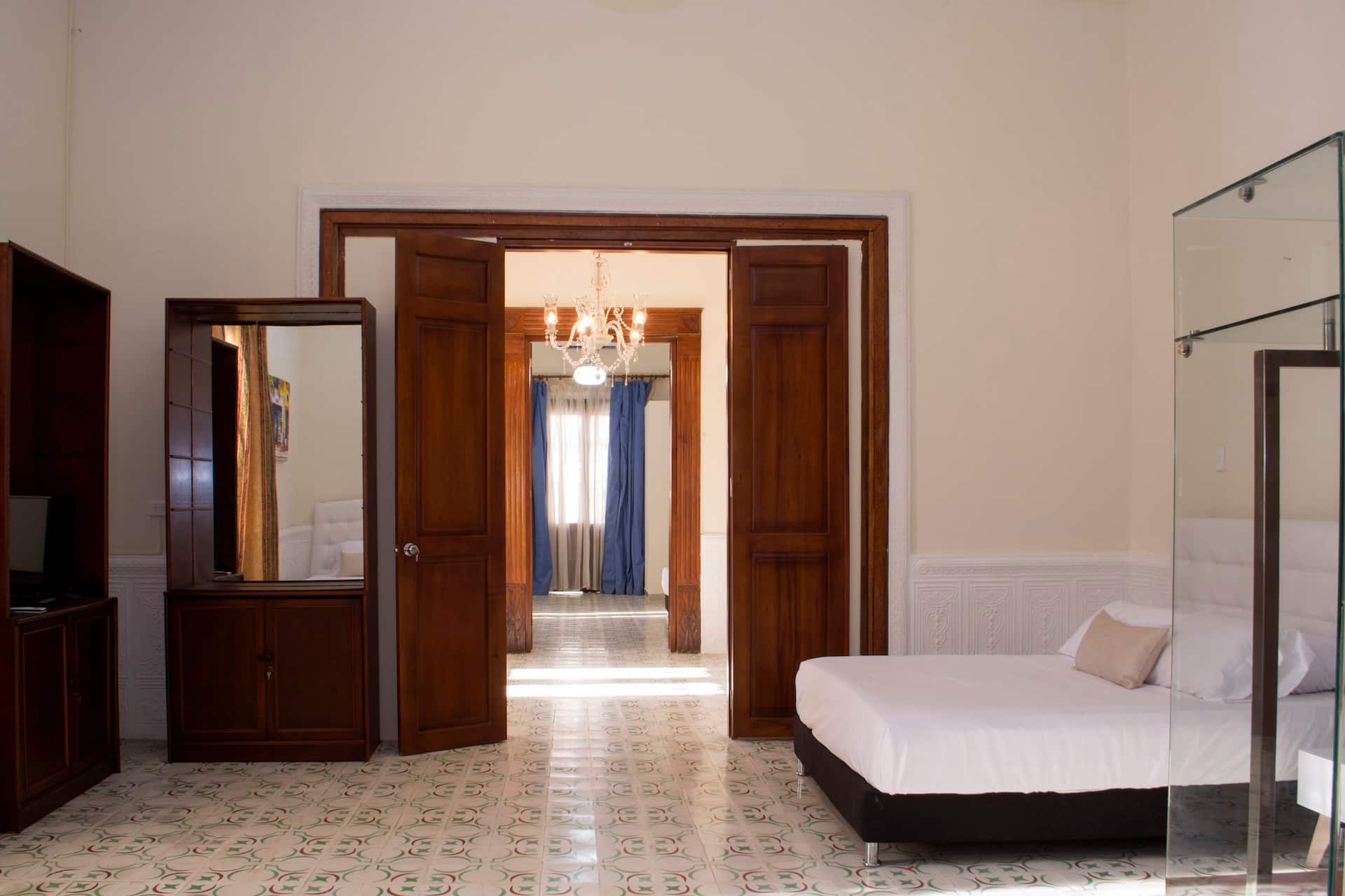 Beautiful 11 Bedroom Mansion near the Old City Full Photo 12