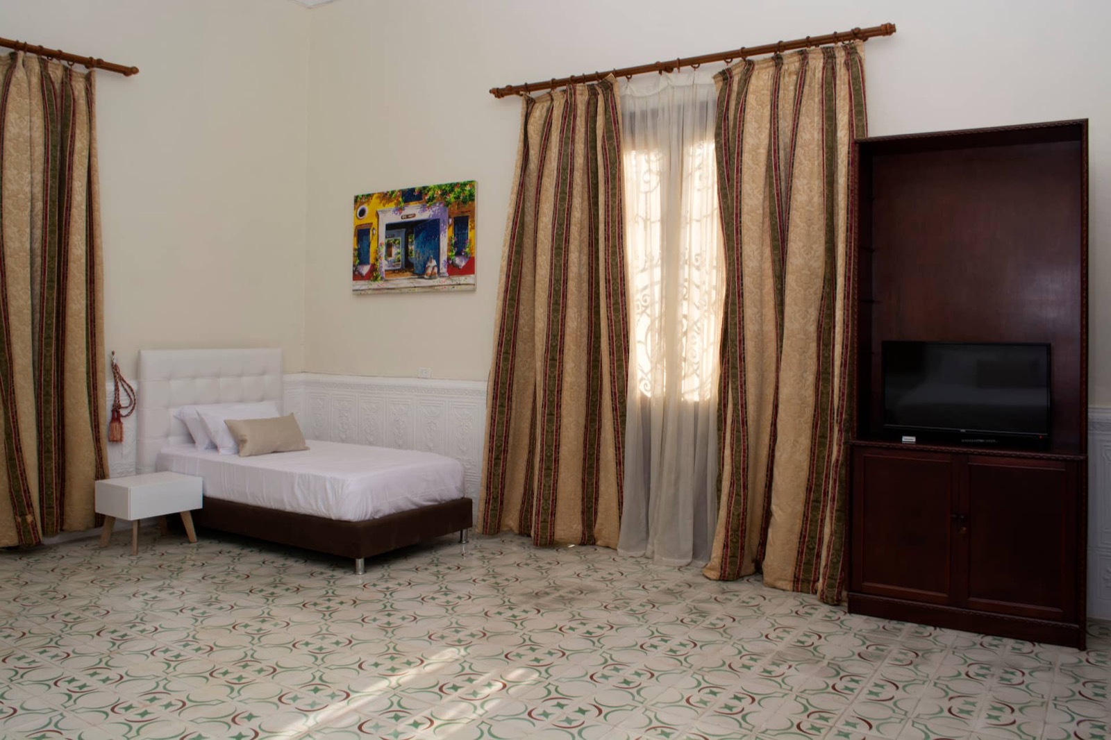 Beautiful 11 Bedroom Mansion near the Old City Full Photo 14