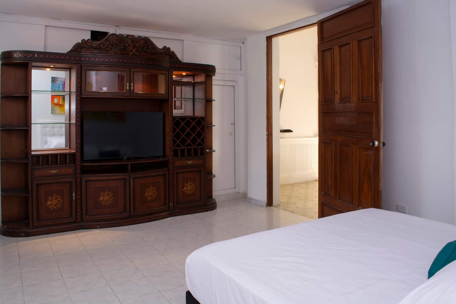 Beautiful 11 Bedroom Mansion near the Old City Full Photo 25