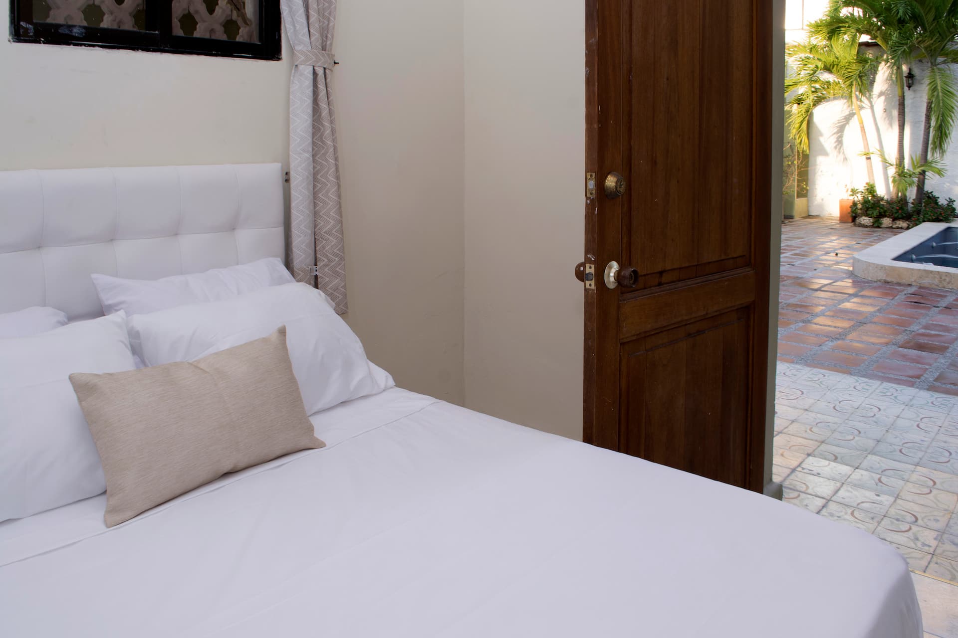 Beautiful 11 Bedroom Mansion near the Old City Full Photo 35