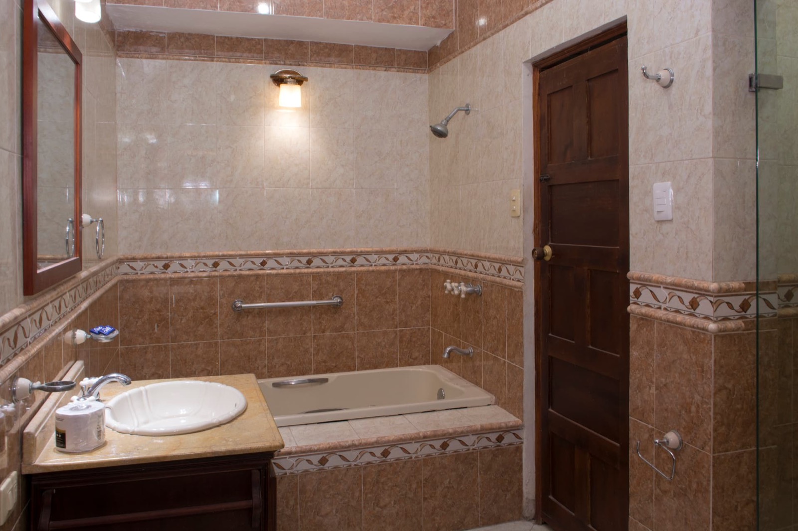 Beautiful 11 Bedroom Mansion near the Old City Full Photo 36