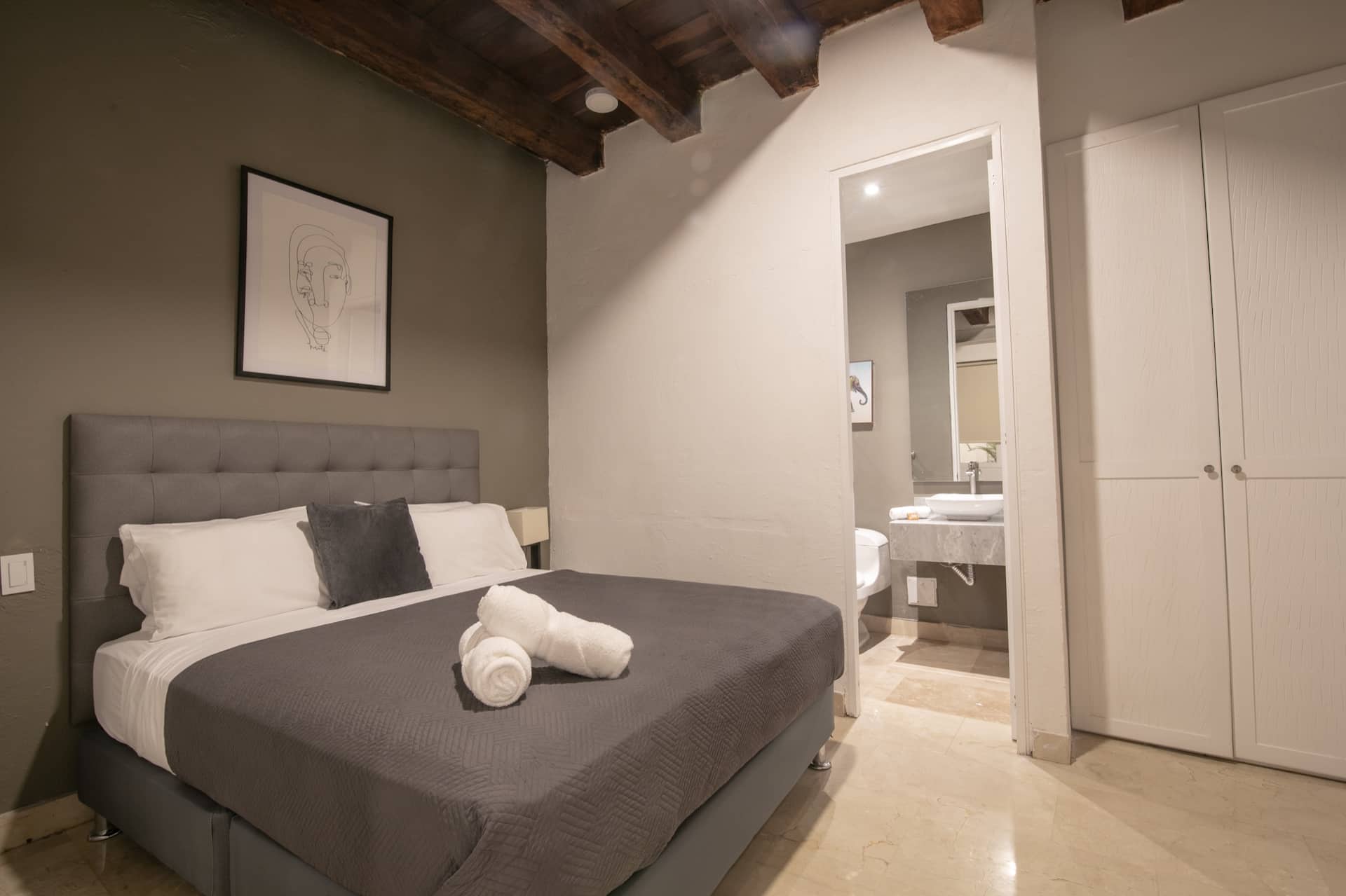 15 Bedroom Villa in the Old City Full Photo 23