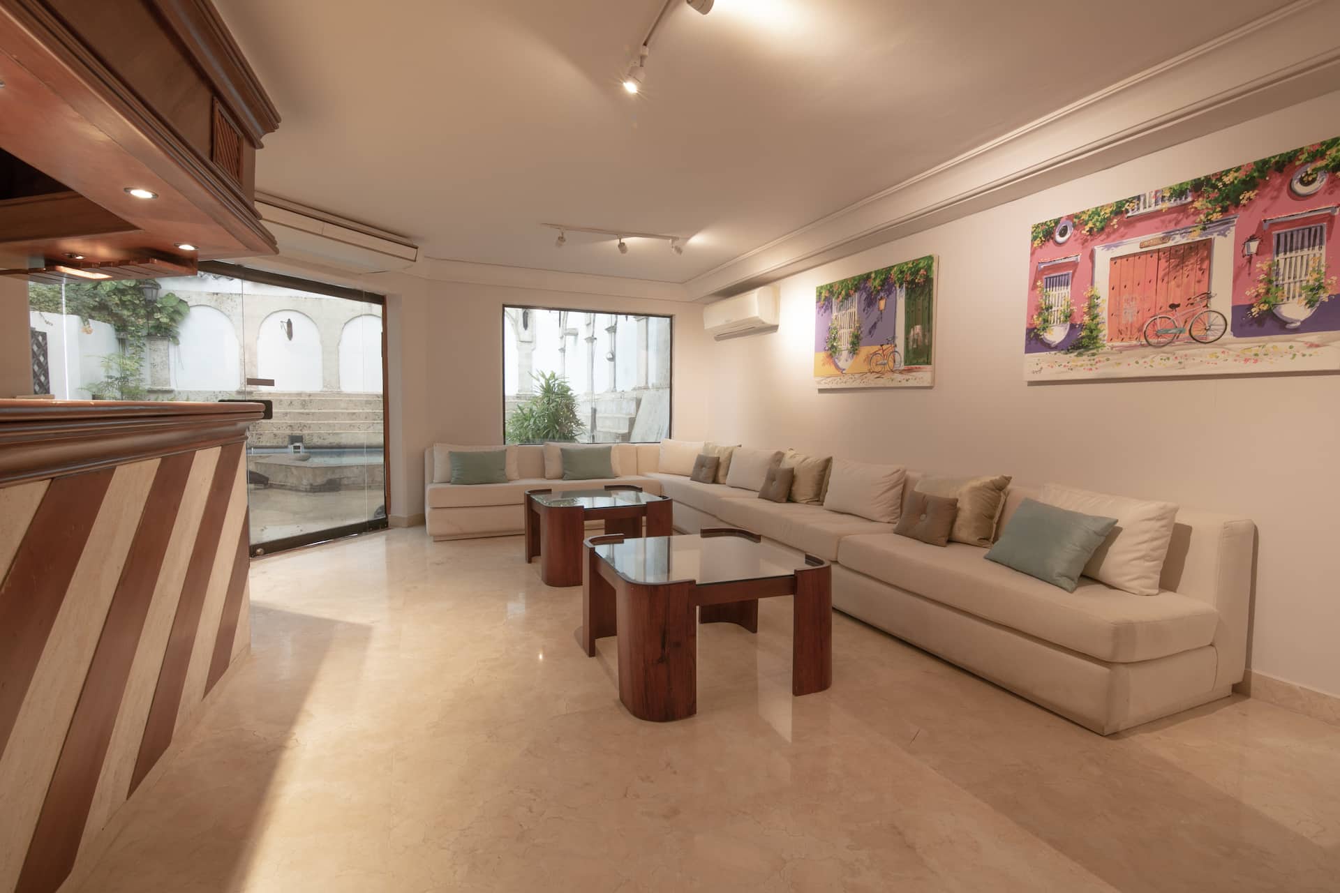 Beautiful 6 Bedroom Mansion in Bocagrande