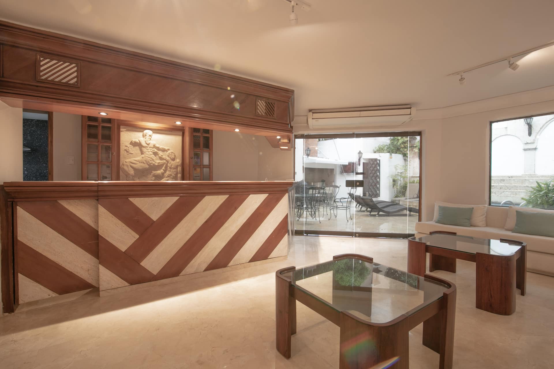 Beautiful 6 Bedroom Mansion in Bocagrande Photo 4