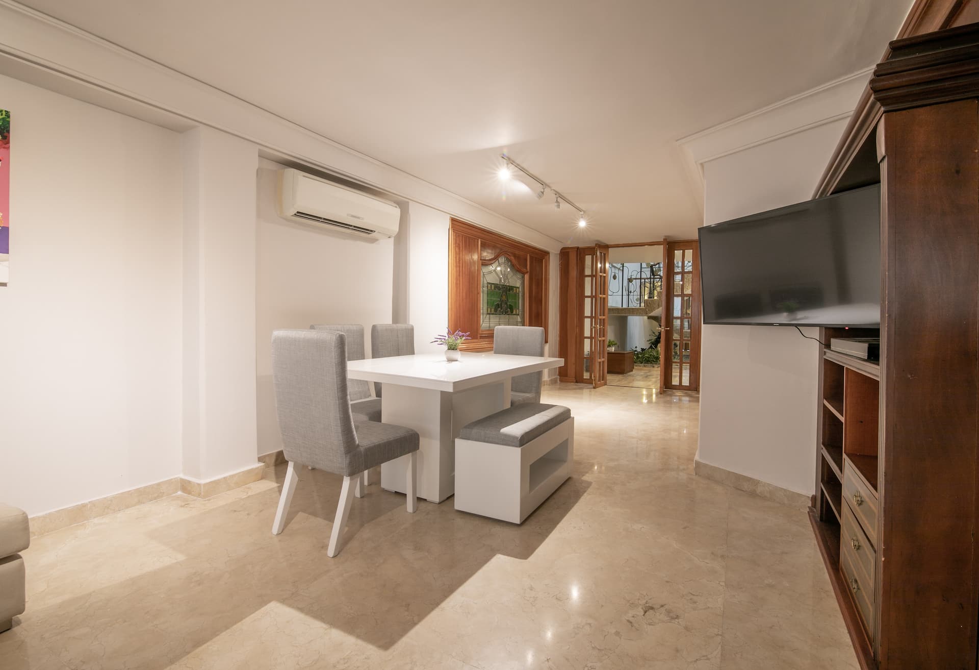 Beautiful 6 Bedroom Mansion in Bocagrande Full Photo 7