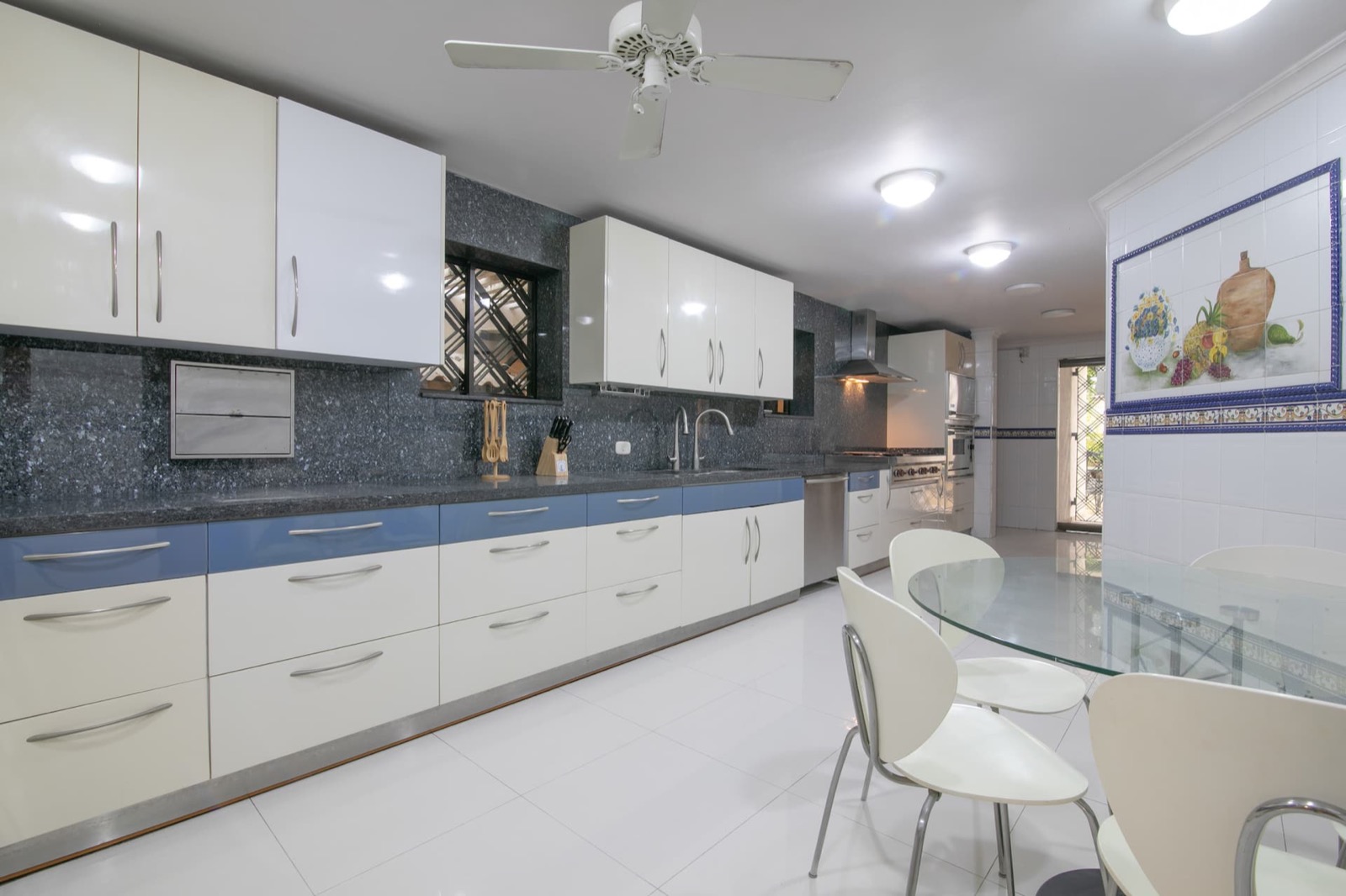 Beautiful 6 Bedroom Mansion in Bocagrande Full Photo 8
