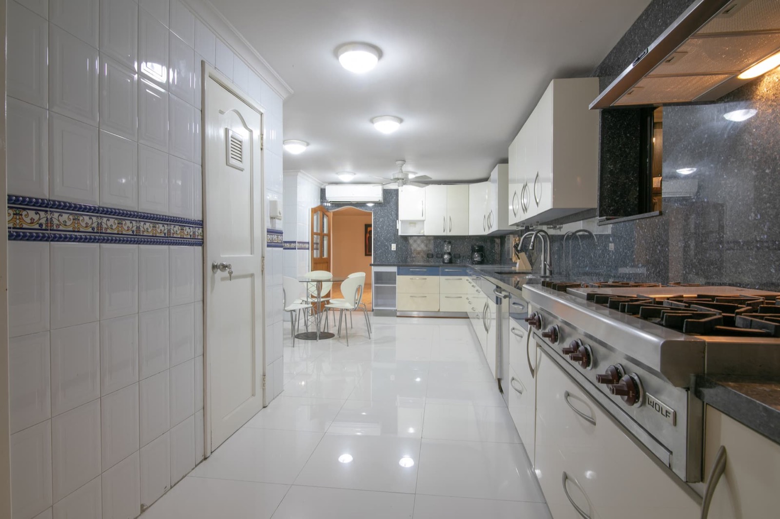 Beautiful 6 Bedroom Mansion in Bocagrande Full Photo 9
