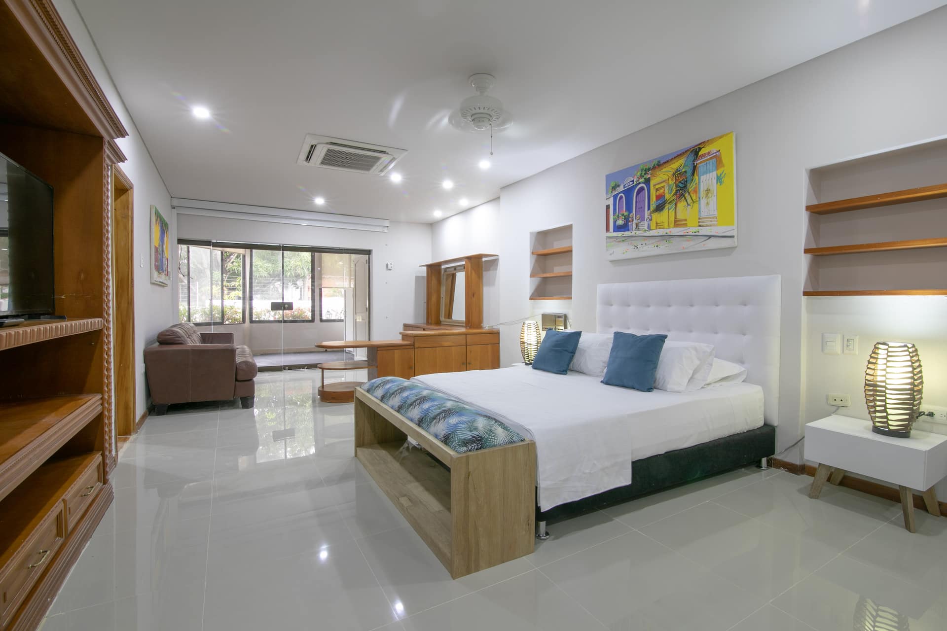 Beautiful 6 Bedroom Mansion in Bocagrande Full Photo 12