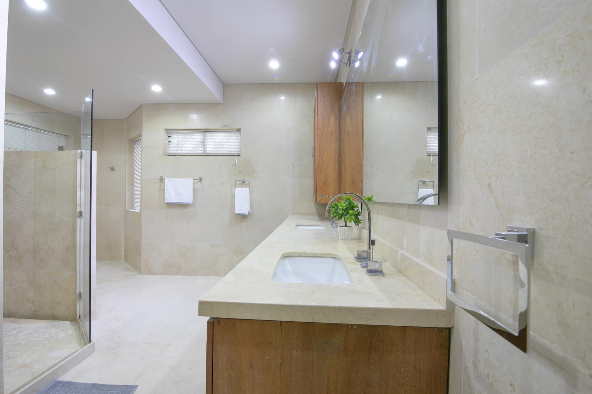 Beautiful 6 Bedroom Mansion in Bocagrande Full Photo 24
