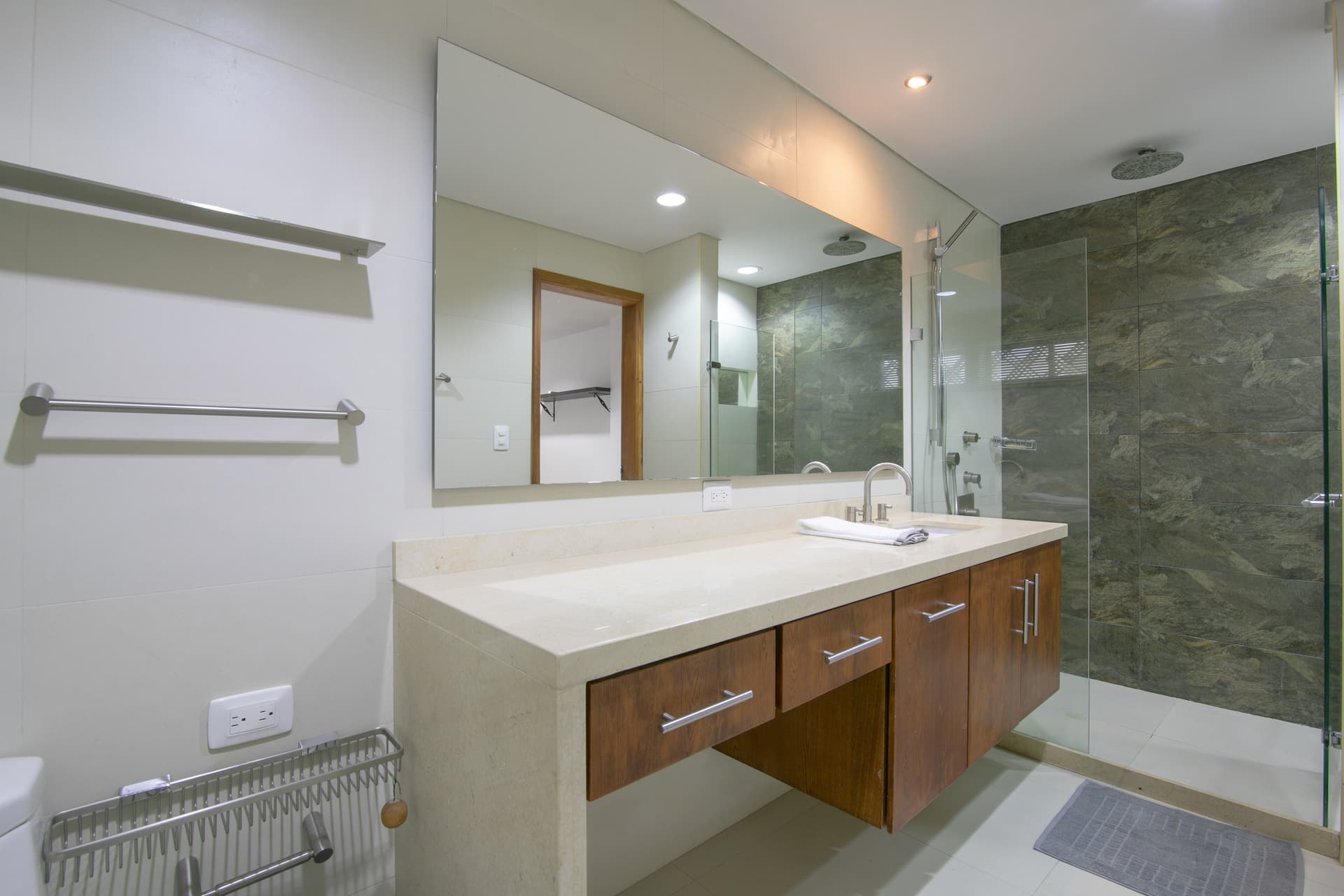 Beautiful 6 Bedroom Mansion in Bocagrande Full Photo 25