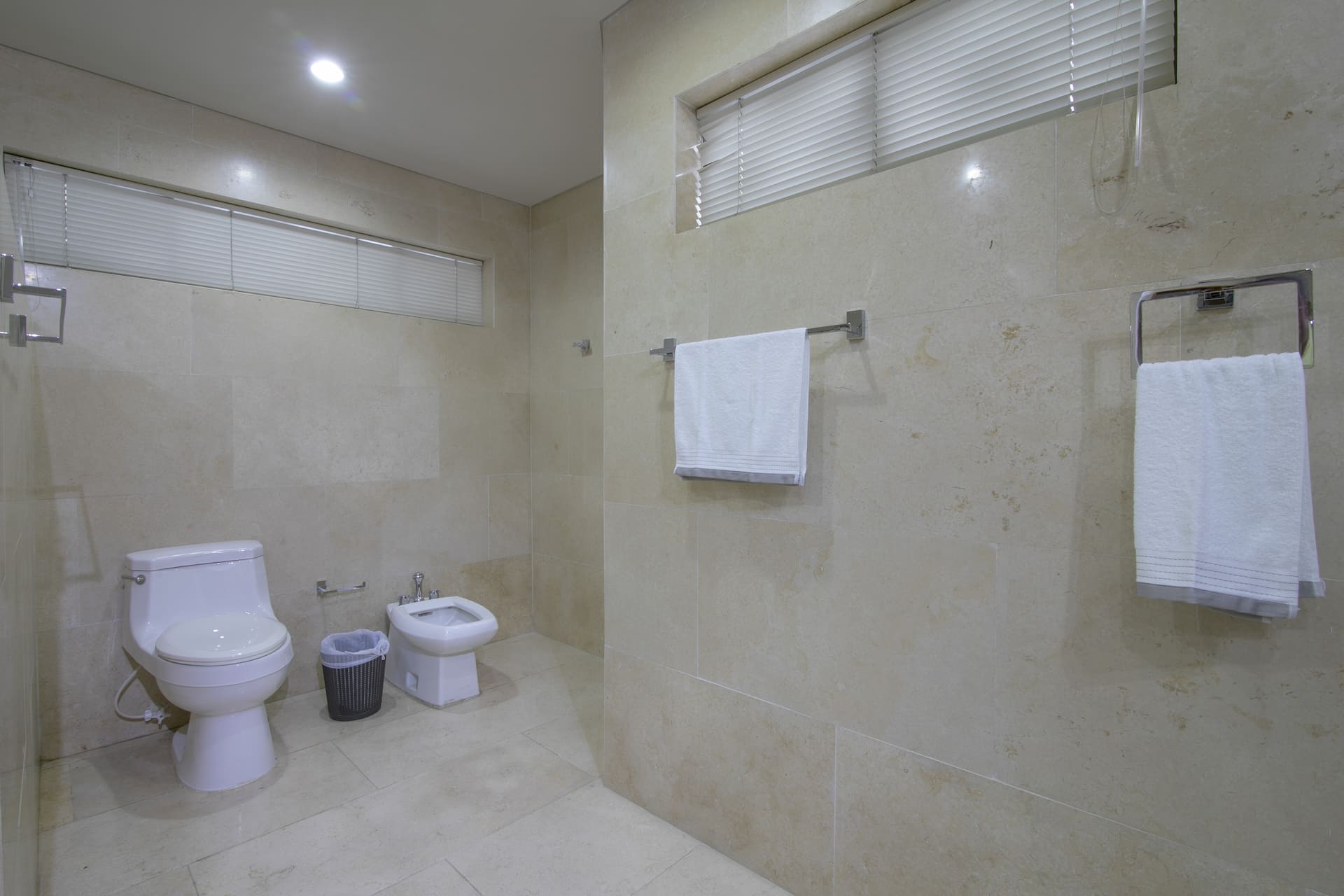 Beautiful 6 Bedroom Mansion in Bocagrande Full Photo 26