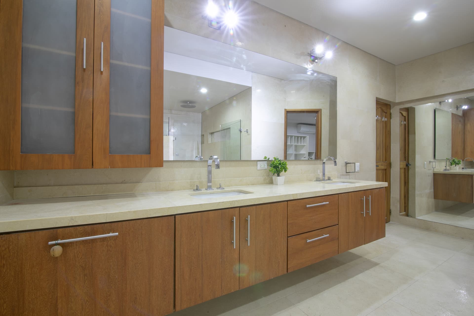 Beautiful 6 Bedroom Mansion in Bocagrande Full Photo 27