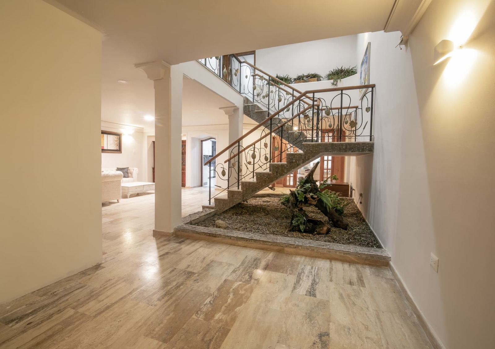 Beautiful 6 Bedroom Mansion in Bocagrande Full Photo 33