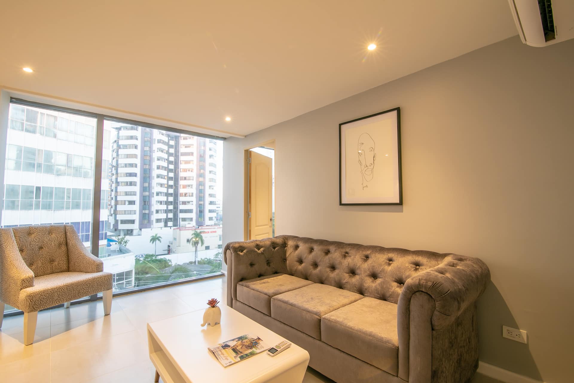 Gallery 401 - One-Bedroom Stay