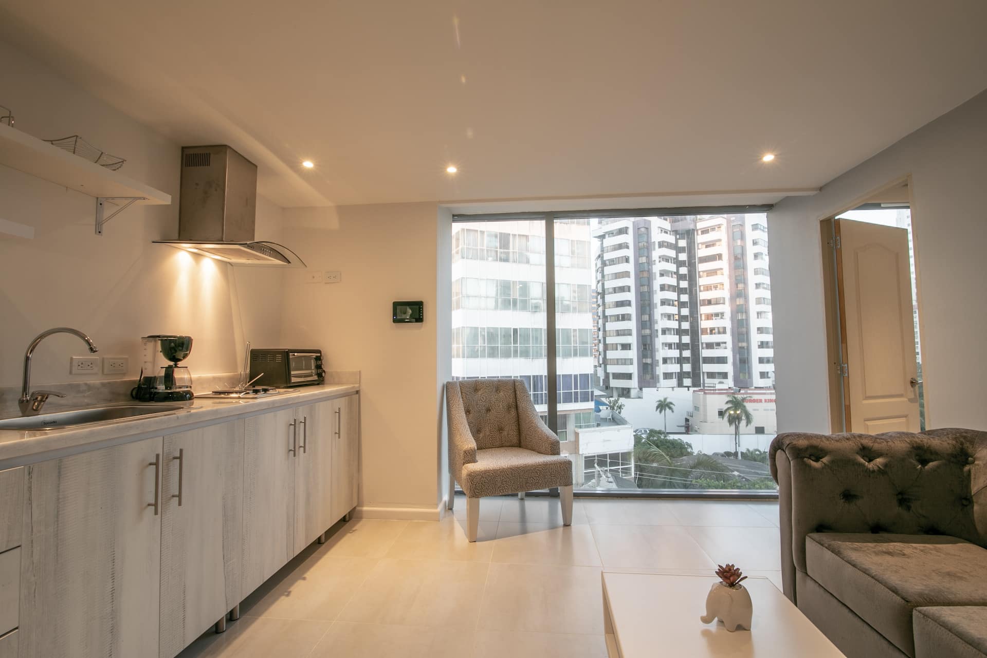 Gallery 401 - One-Bedroom Stay