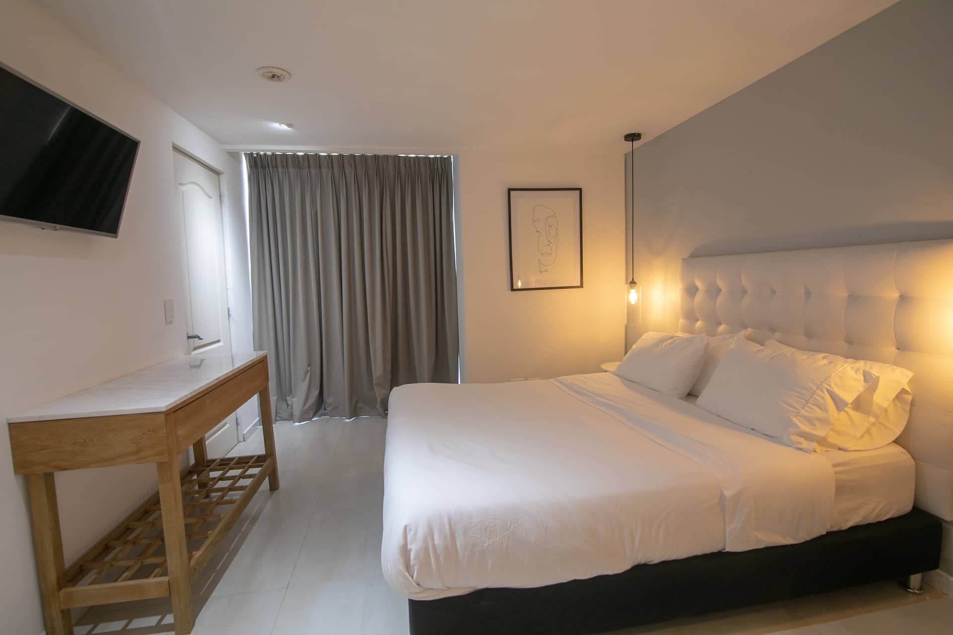 Gallery 401 - One-Bedroom Stay Full Photo 6