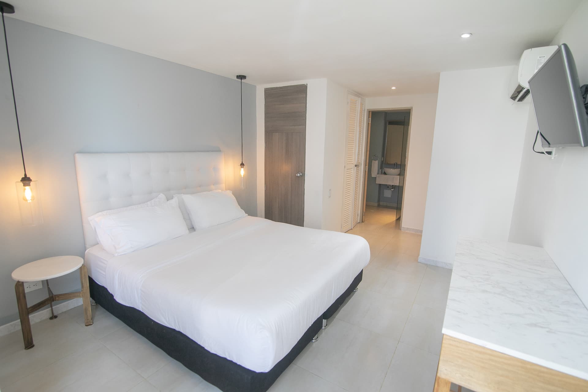 Gallery 401 - One-Bedroom Stay Full Photo 9