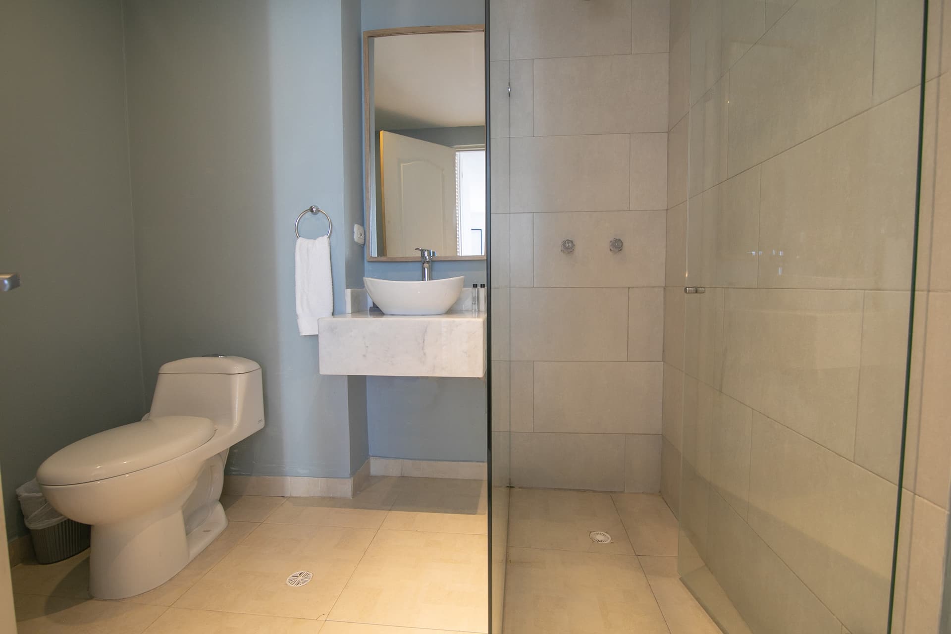 Gallery 401 - One-Bedroom Stay Full Photo 10