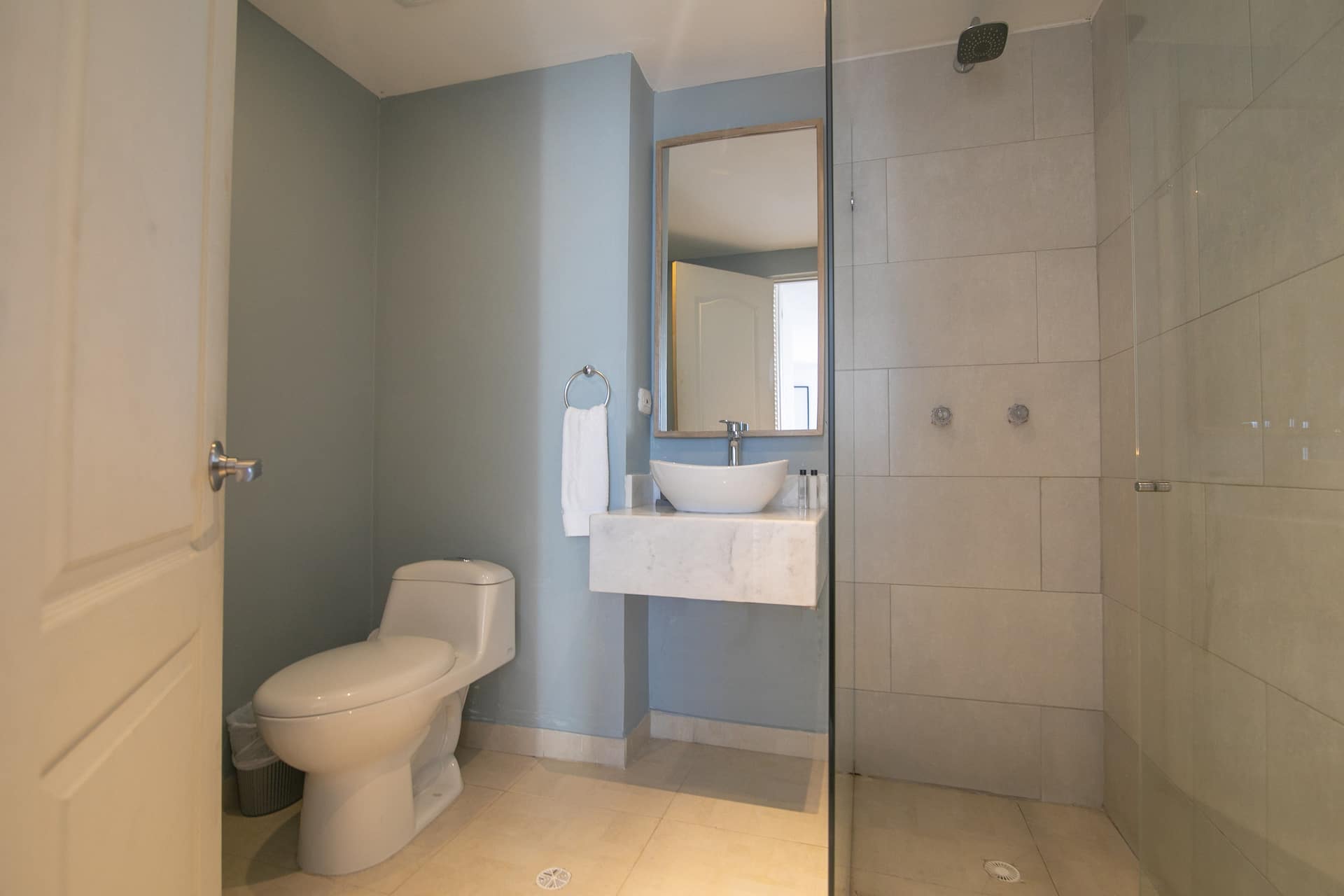 Gallery 401 - One-Bedroom Stay Full Photo 13