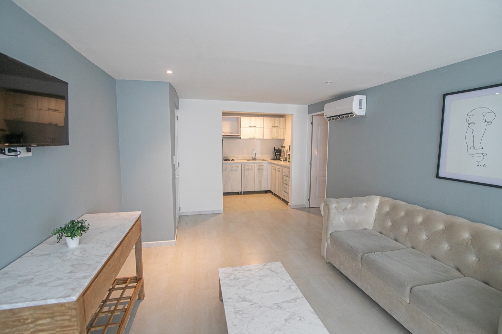 Gallery 302 - 1 BR Charming Apartment in Bocagrande Photo 4