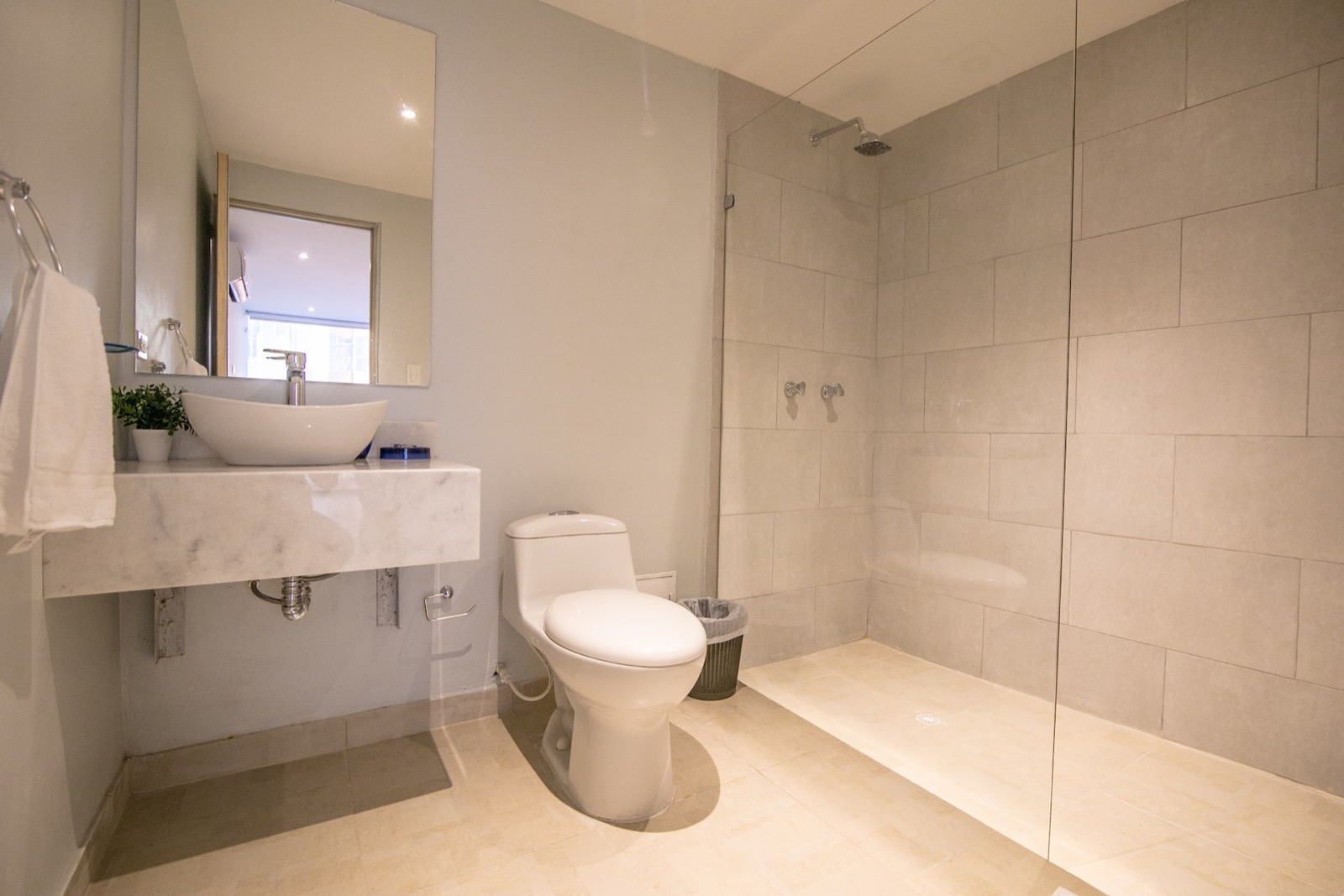 Gallery 302 - 1 BR Charming Apartment in Bocagrande Full Photo 10