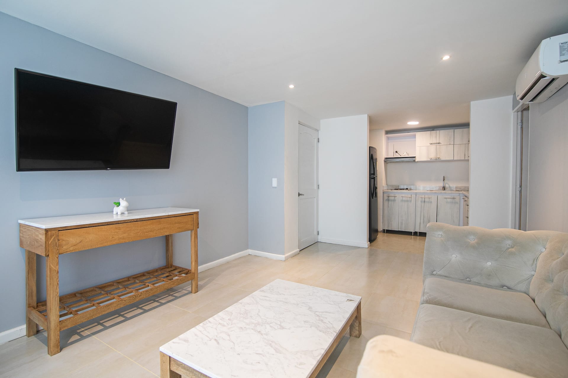 Gallery 502 - Beach Apartment Photo 4