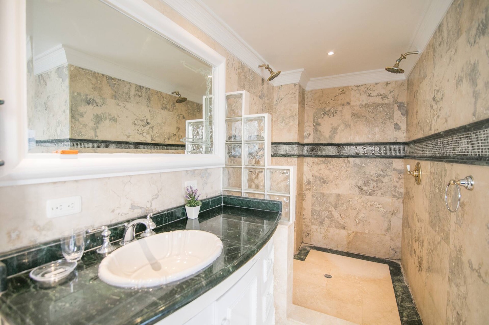 Laguito 8-Bedroom Penthouse Full Photo 28