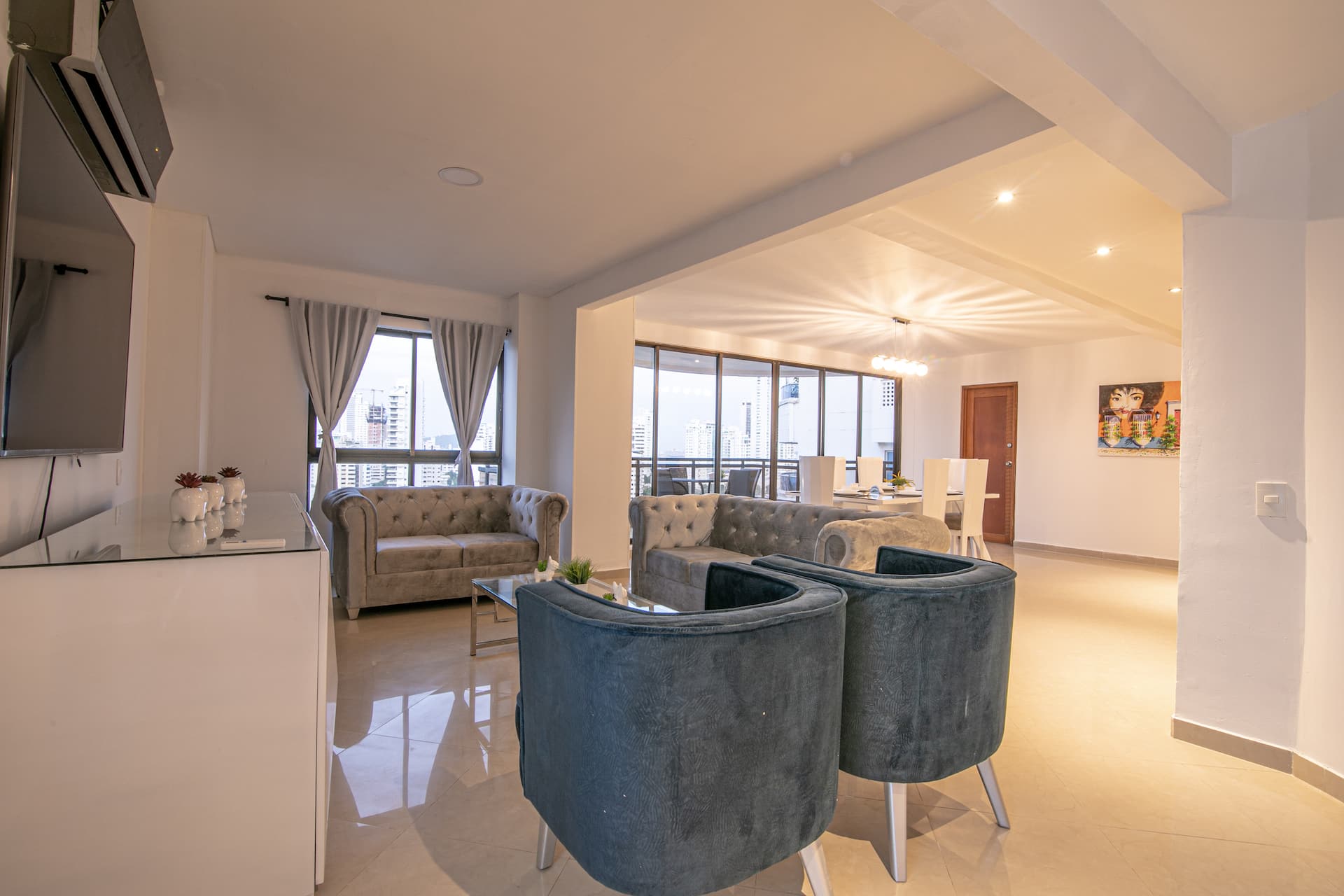 4 Bedroom Luxury Penthouse with Private Jacuzzi