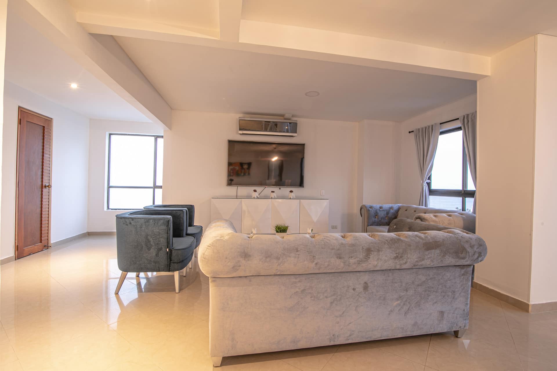 4 Bedroom Luxury Penthouse with Private Jacuzzi