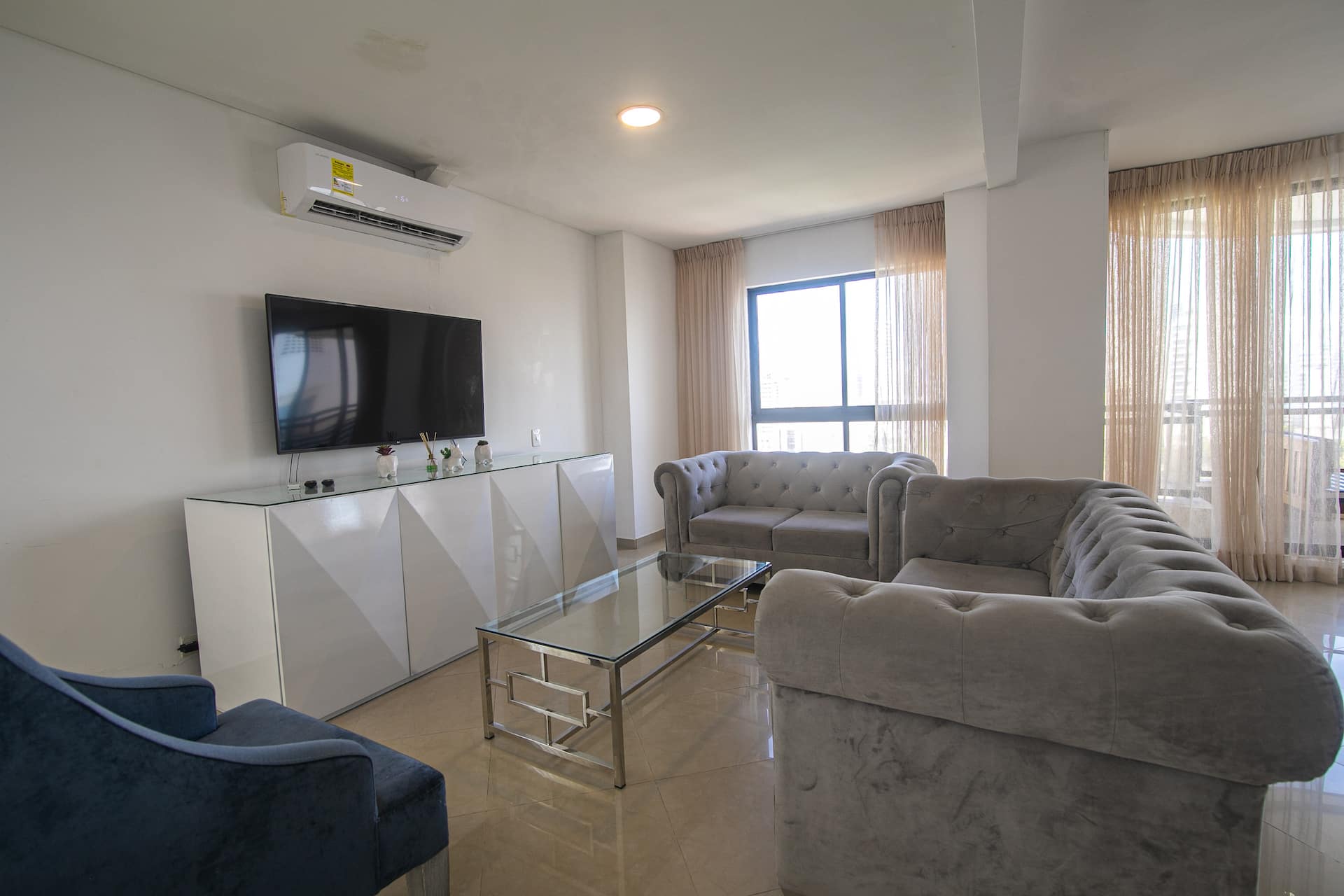 4 Bedroom Luxury Penthouse with Private Jacuzzi