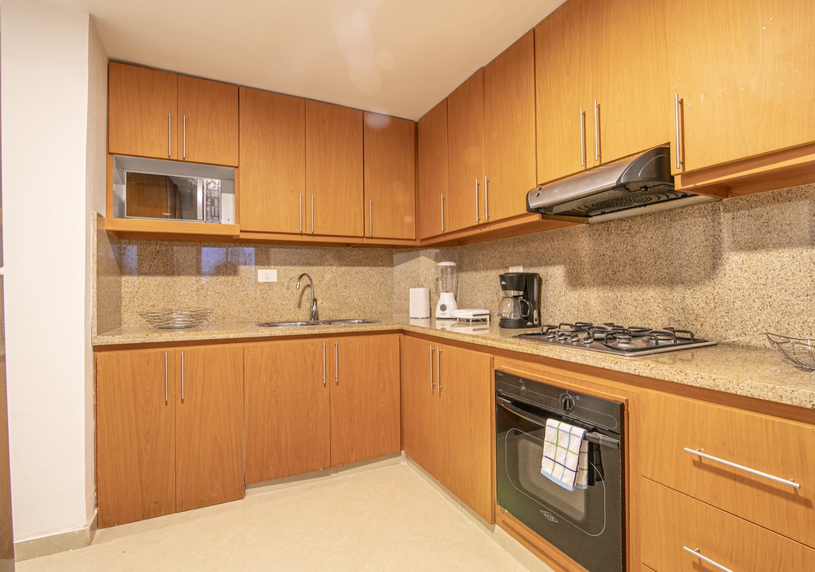 4 Bedroom Luxury Penthouse with Private Jacuzzi Photo 4