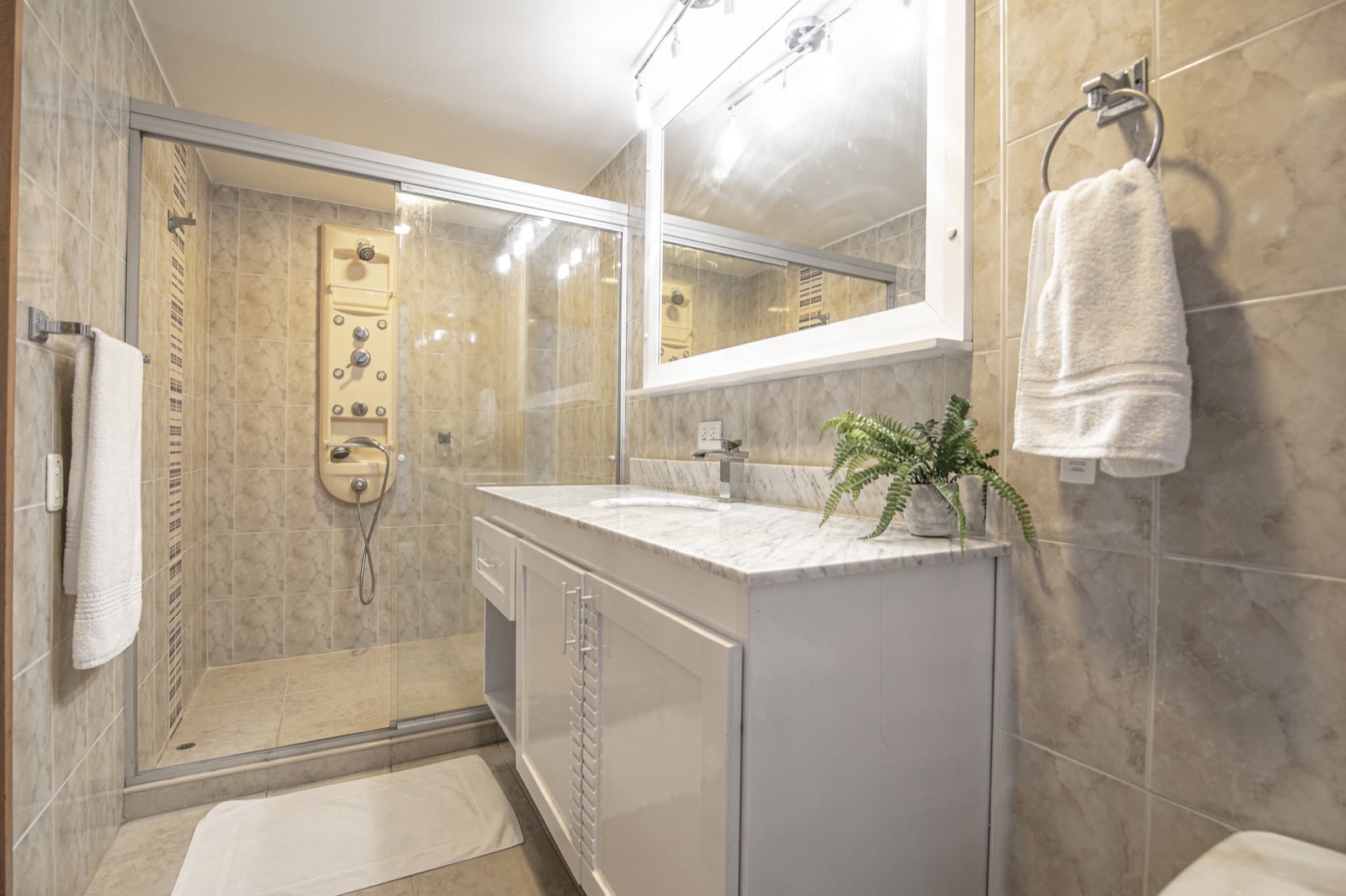 4 Bedroom Luxury Penthouse with Private Jacuzzi Full Photo 15