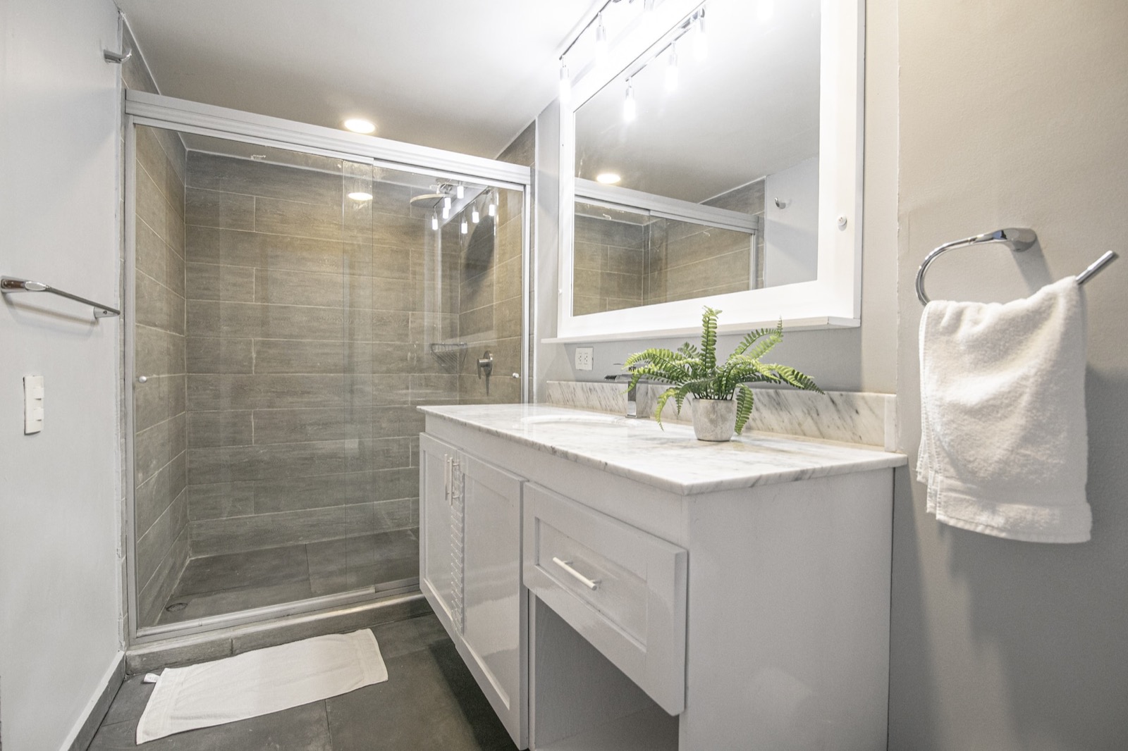 4 Bedroom Luxury Penthouse with Private Jacuzzi Full Photo 17