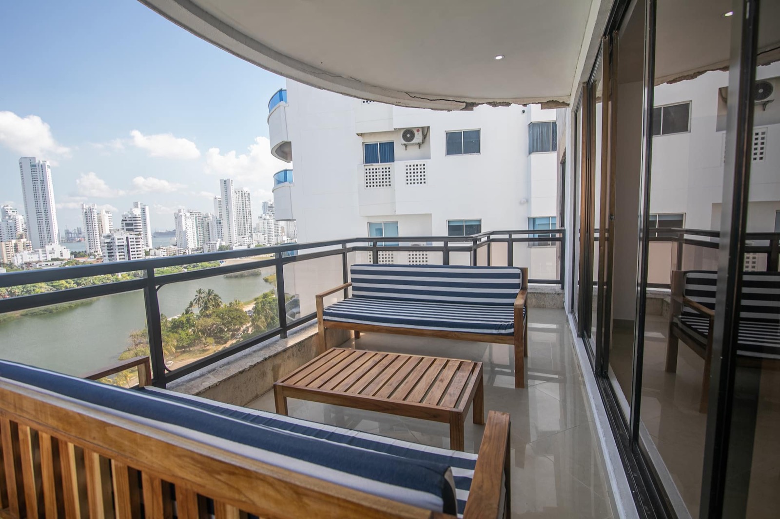 4 Bedroom Luxury Penthouse with Private Jacuzzi Full Photo 18