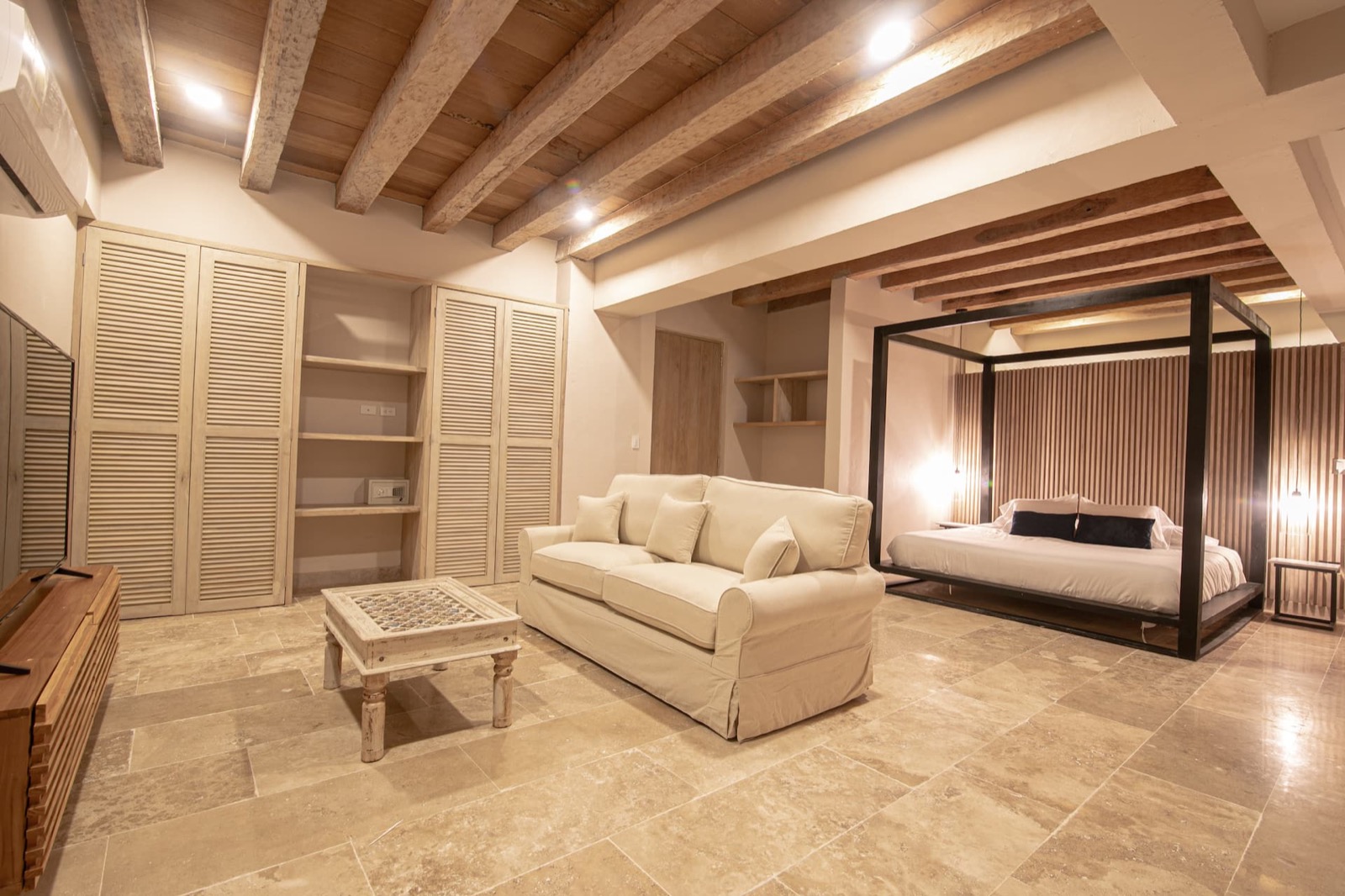 8 Bedroom Luxury Villa in Walled City Photo 5