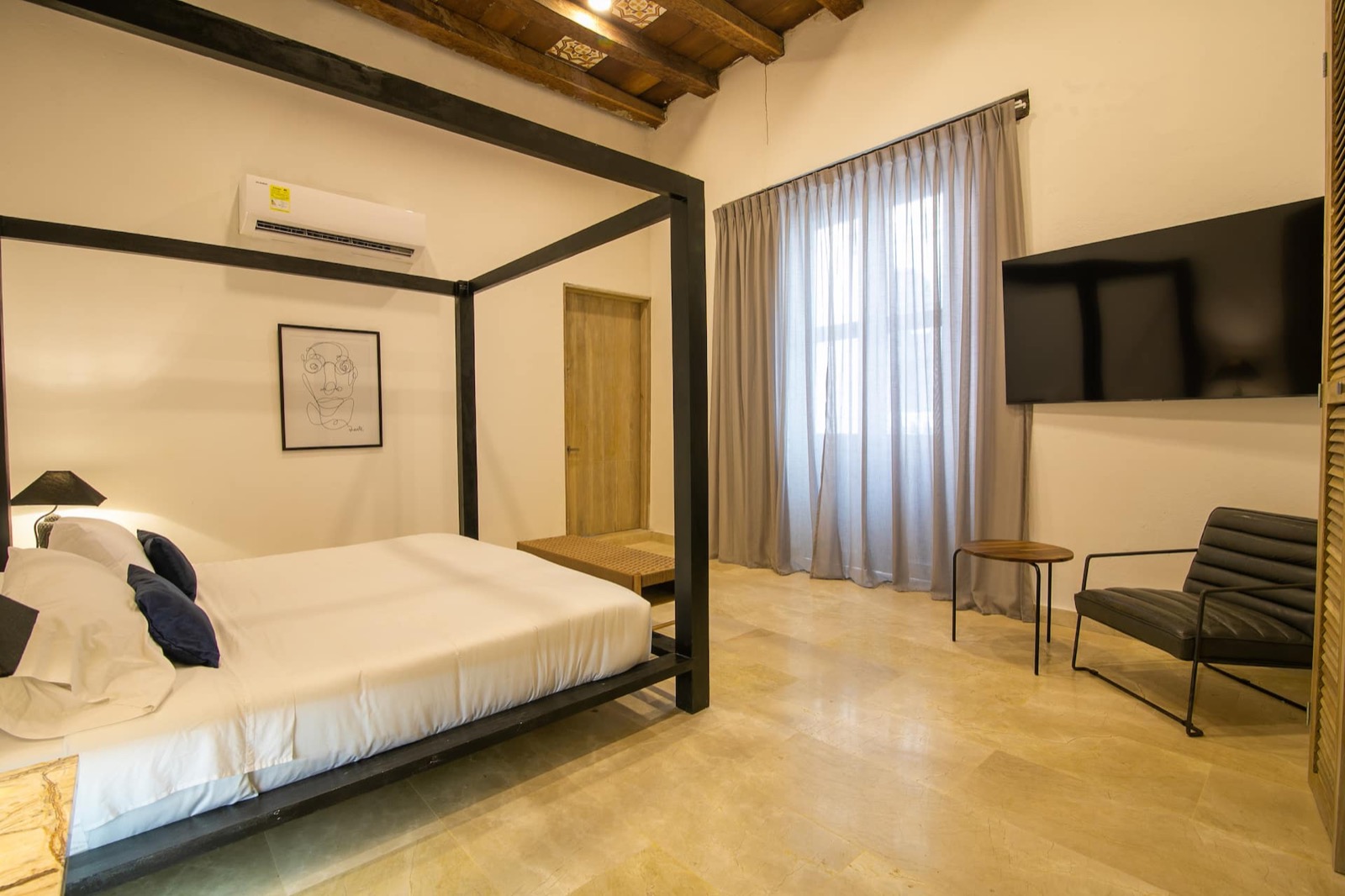 11 Bedroom Villa in the Old City Full Photo 16