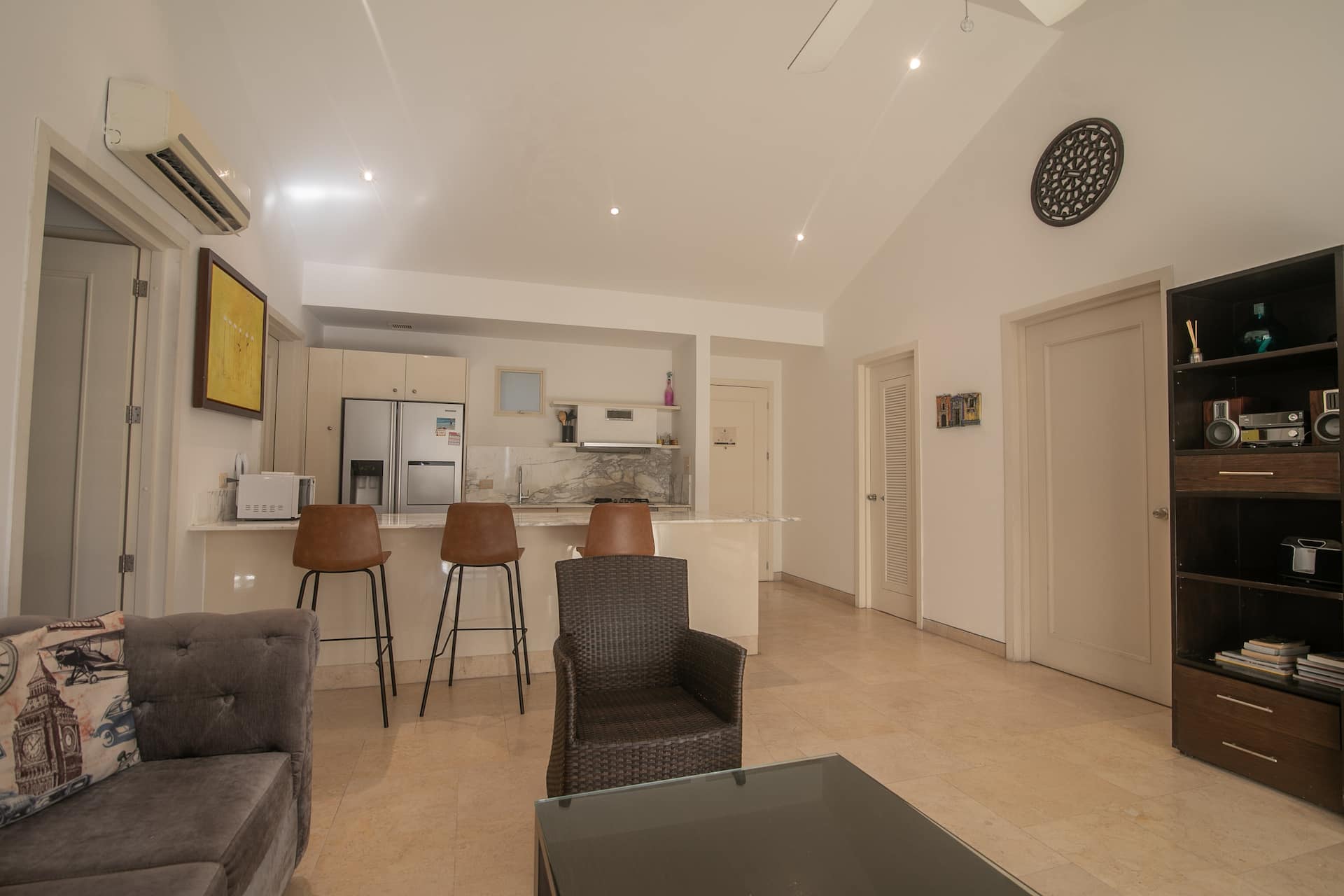 Charming 3 Bedroom in the Old City Photo 4